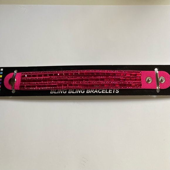 NWT Fuchsia Pink Beaded Snap Bracelet - Picture 5 of 12